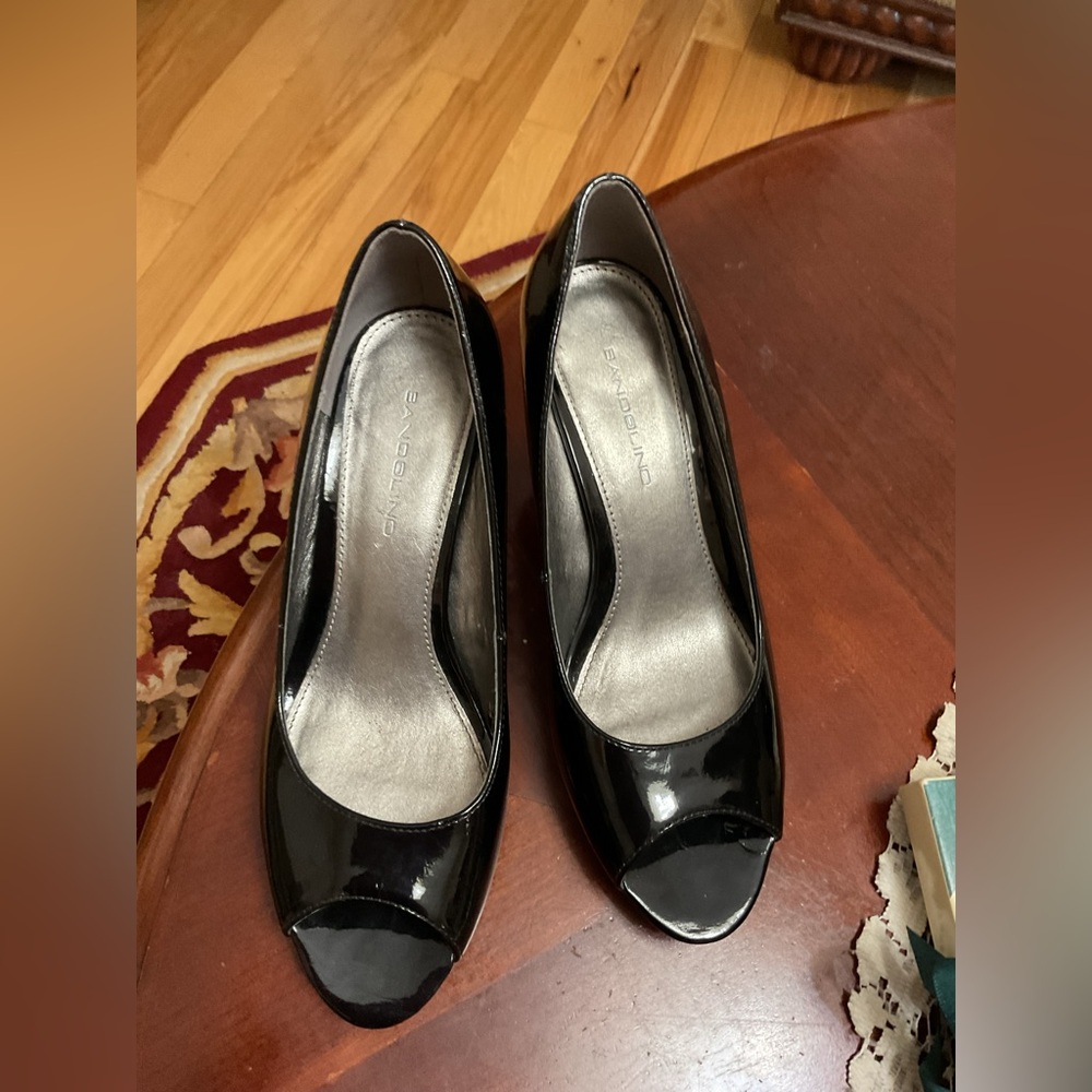 Bandolino Black Faux Patent Leather Open Toe Pumps platform Size 6M